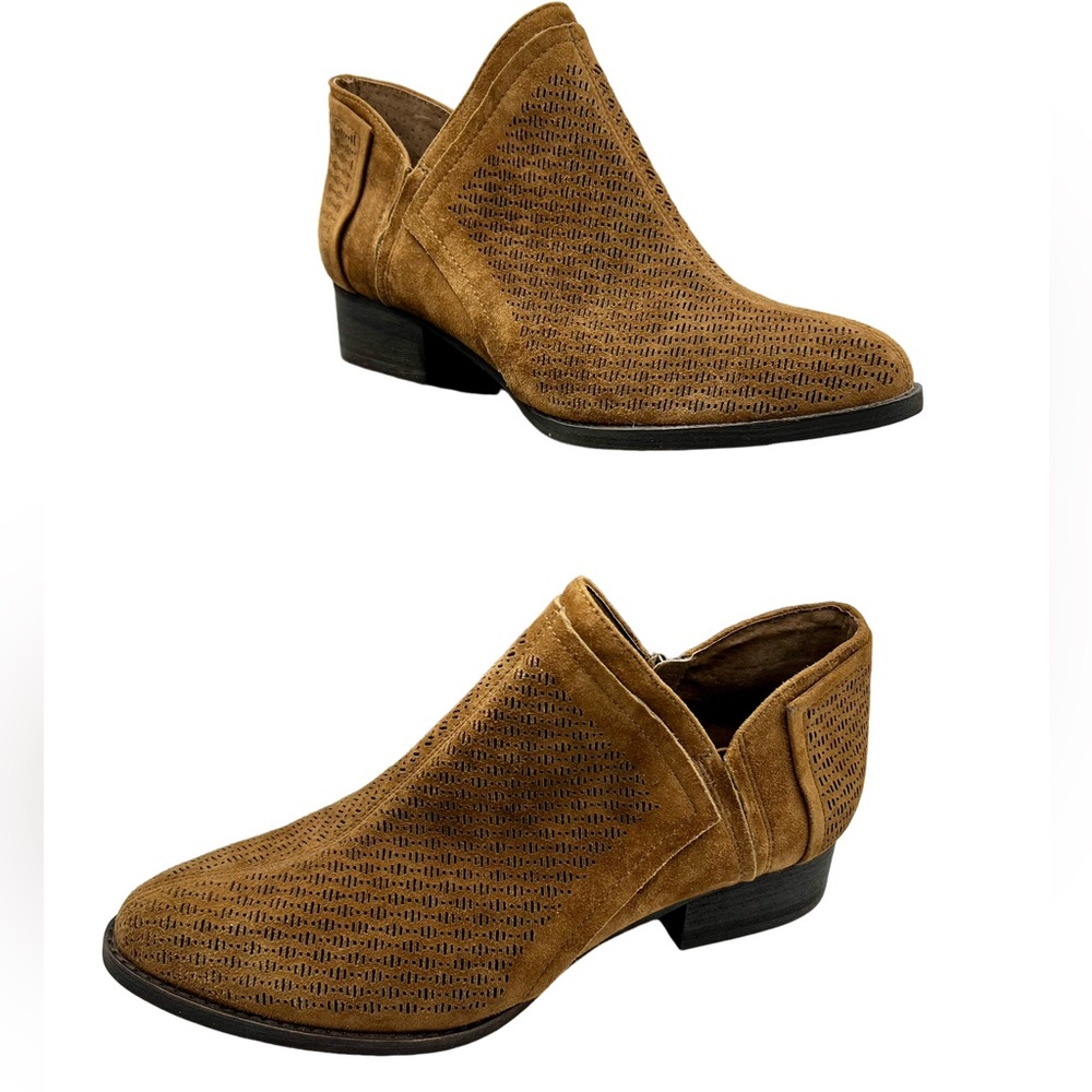 NWOB Vince Camuto Clorieea Booties Womens 9M Brown Perforated Suede Boots
